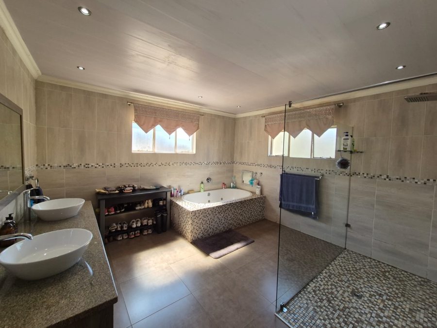 4 Bedroom Property for Sale in Houtkop A H Gauteng