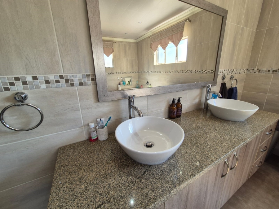 4 Bedroom Property for Sale in Houtkop A H Gauteng