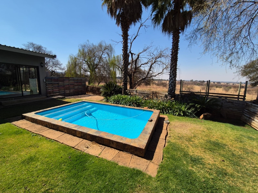 4 Bedroom Property for Sale in Houtkop A H Gauteng