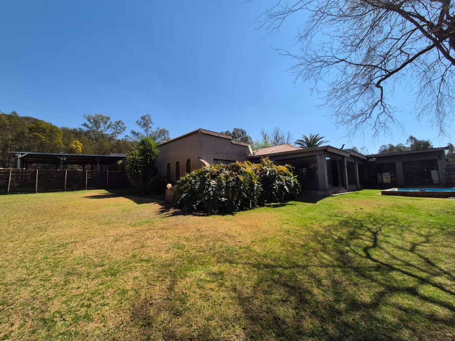 4 Bedroom Property for Sale in Houtkop A H Gauteng