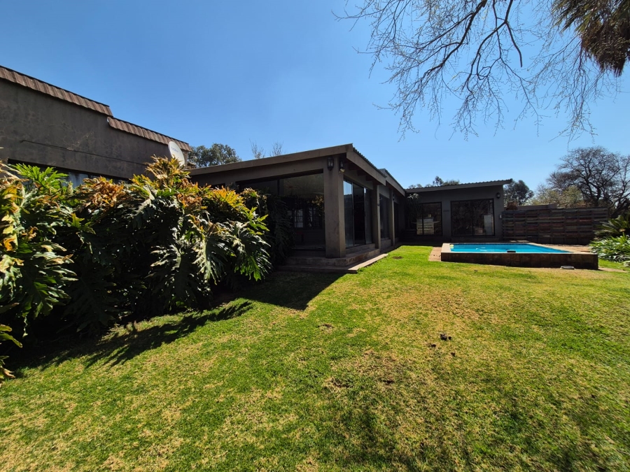 4 Bedroom Property for Sale in Houtkop A H Gauteng
