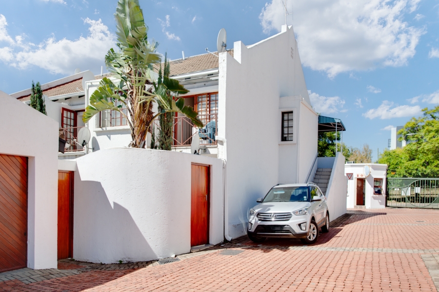 2 Bedroom Property for Sale in Bryanston Gauteng