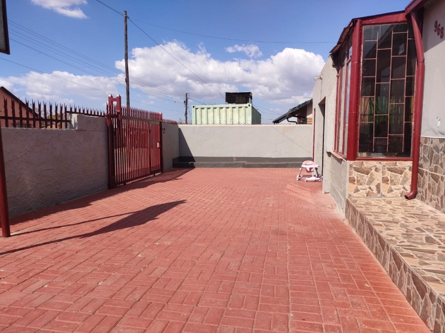 2 Bedroom Property for Sale in Toekomsrus Gauteng
