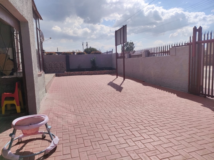 2 Bedroom Property for Sale in Toekomsrus Gauteng