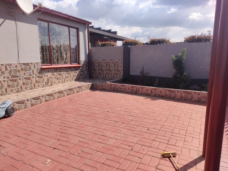 2 Bedroom Property for Sale in Toekomsrus Gauteng