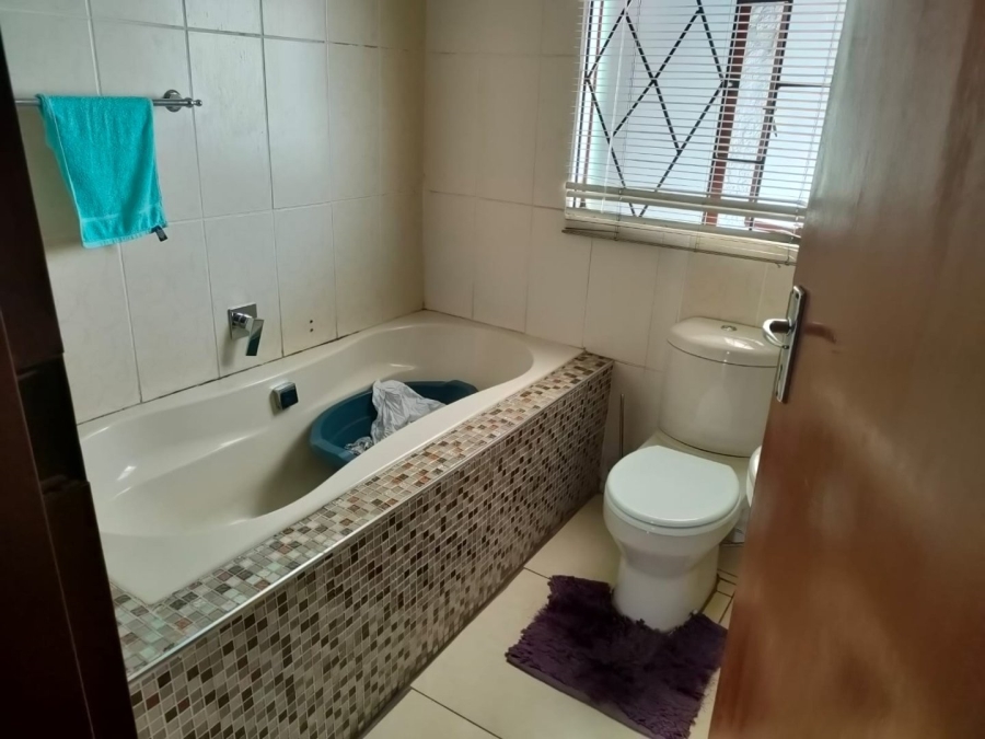 2 Bedroom Property for Sale in Toekomsrus Gauteng