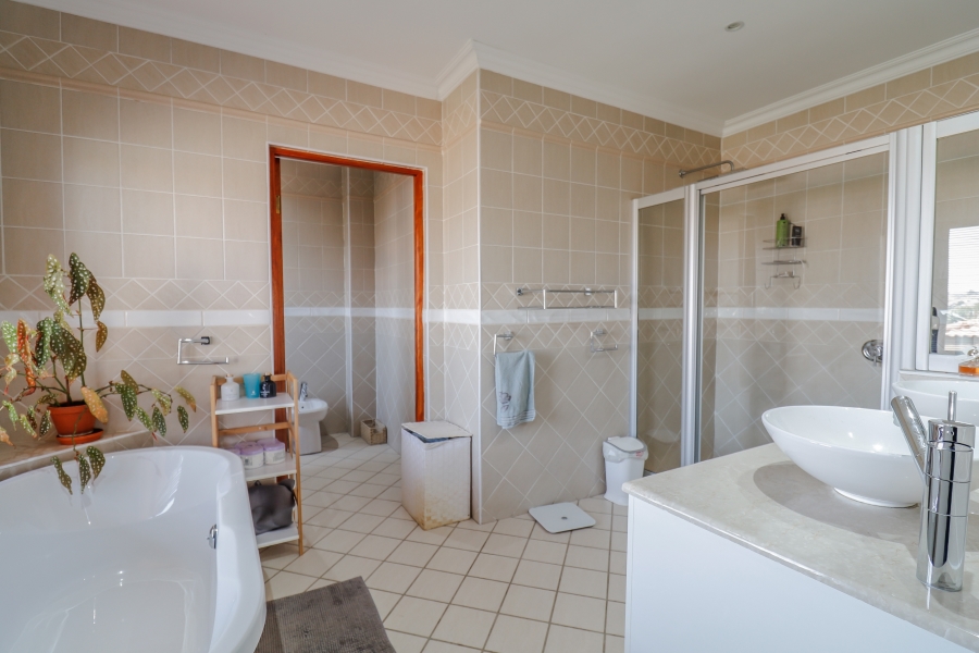 4 Bedroom Property for Sale in Blue Valley Golf Estate Gauteng