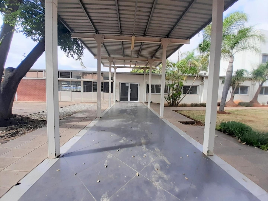 To Let Commercial Property for Rent in Rosslyn Gauteng