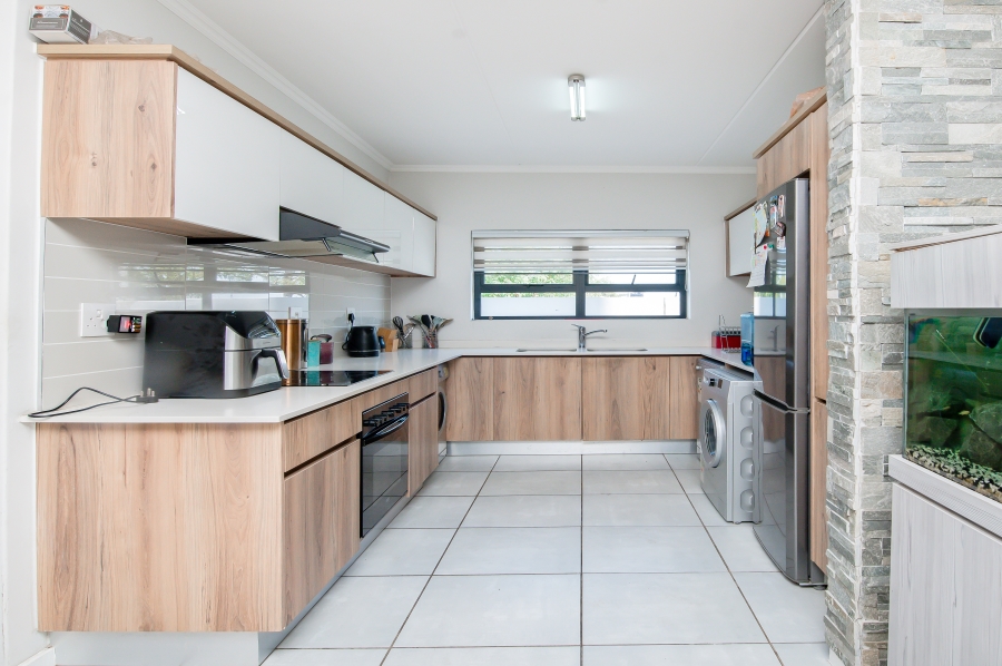 3 Bedroom Property for Sale in Crowthorne AH Gauteng