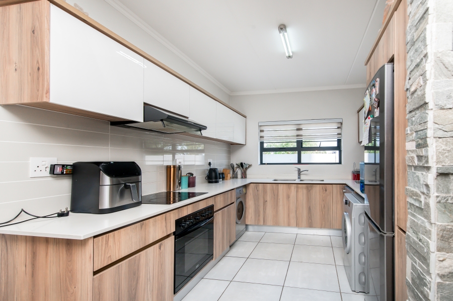 3 Bedroom Property for Sale in Crowthorne AH Gauteng