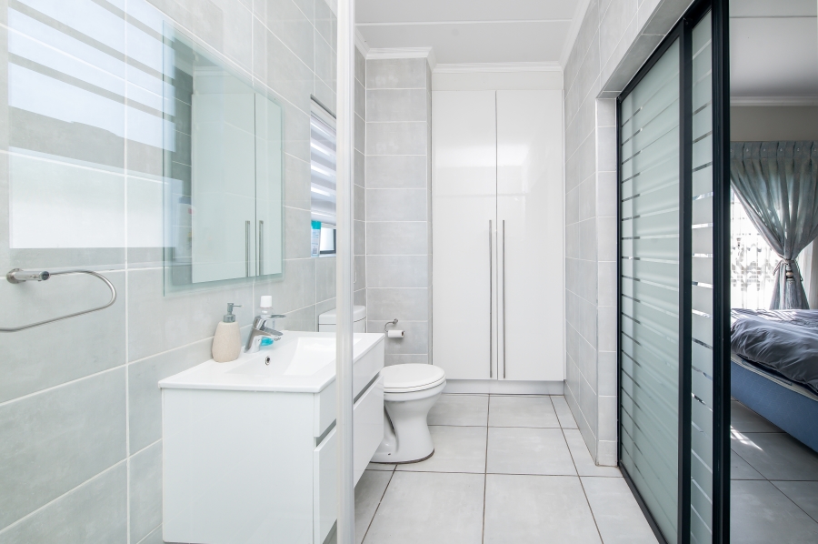 3 Bedroom Property for Sale in Crowthorne AH Gauteng