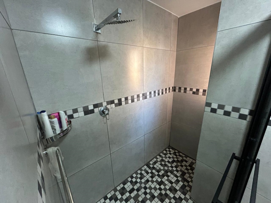 2 Bedroom Property for Sale in Kenleaf Gauteng