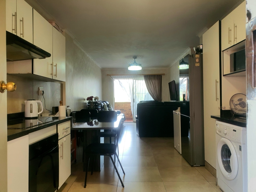 2 Bedroom Property for Sale in Zwartkop Gauteng