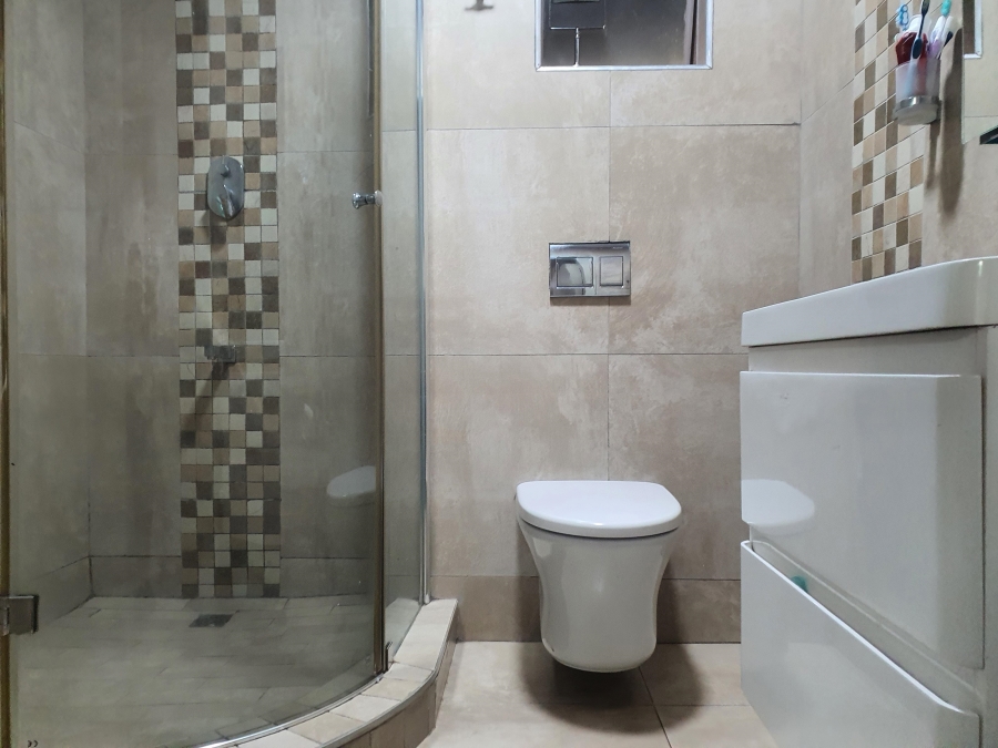 2 Bedroom Property for Sale in Zwartkop Gauteng