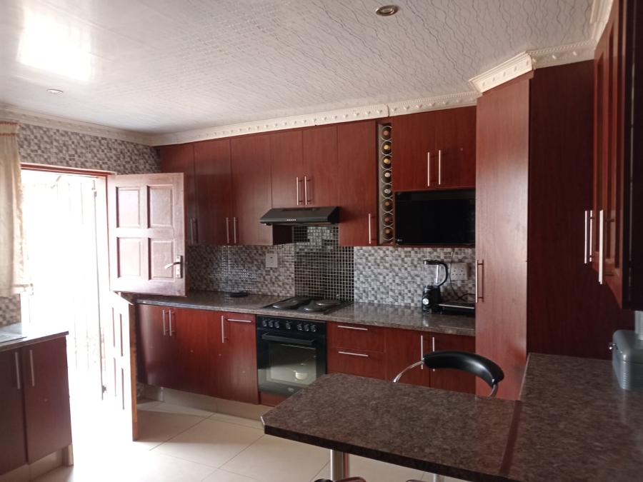 4 Bedroom Property for Sale in Lakeside Gauteng