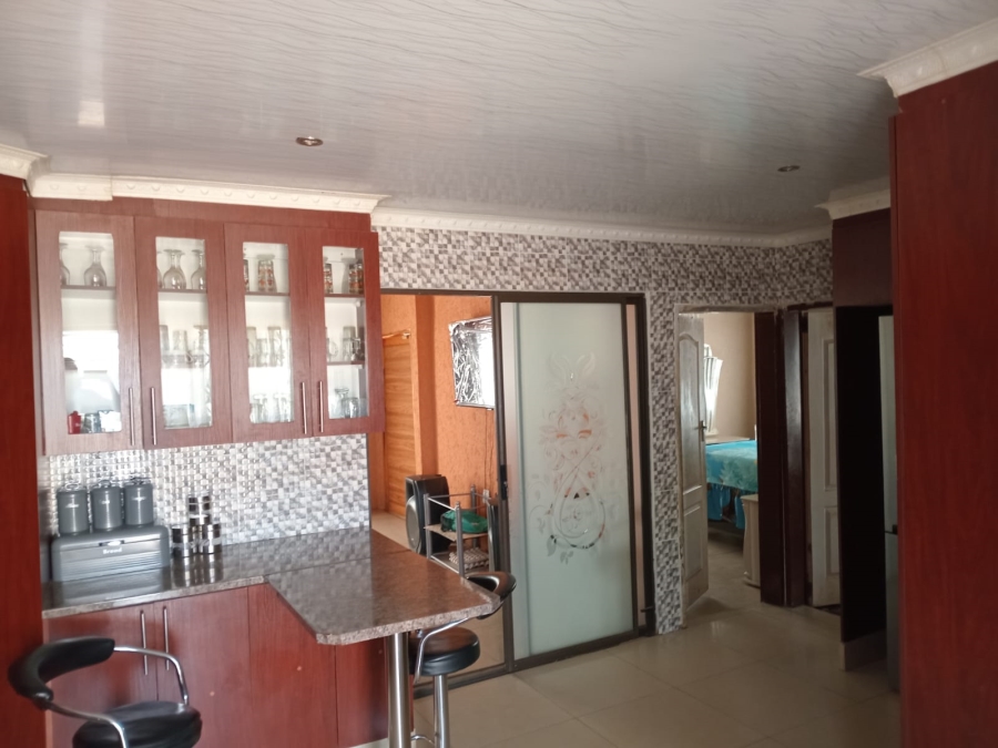 4 Bedroom Property for Sale in Lakeside Gauteng