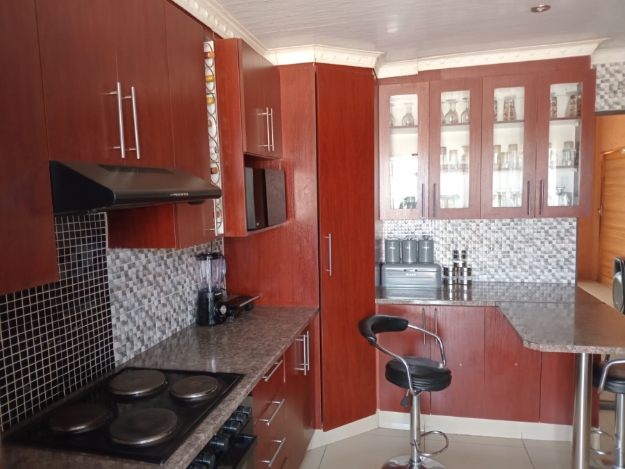 4 Bedroom Property for Sale in Lakeside Gauteng