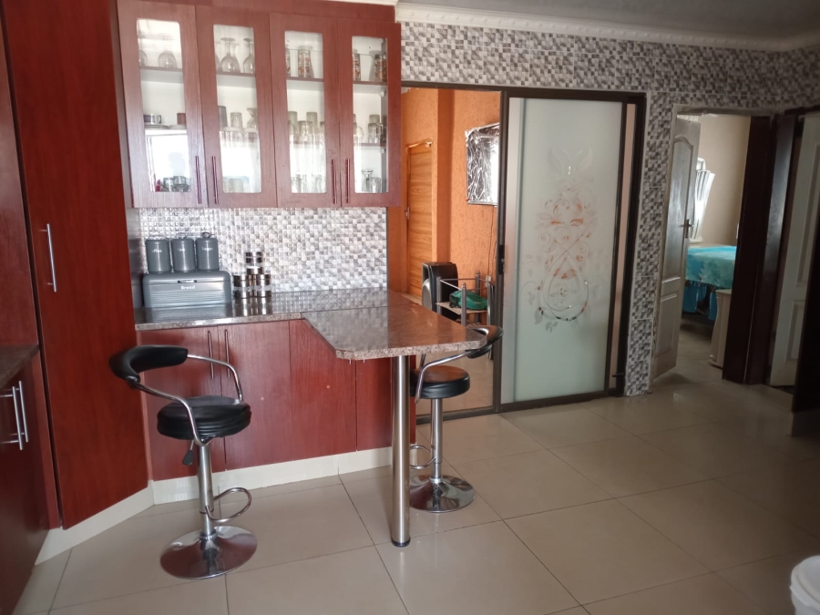4 Bedroom Property for Sale in Lakeside Gauteng