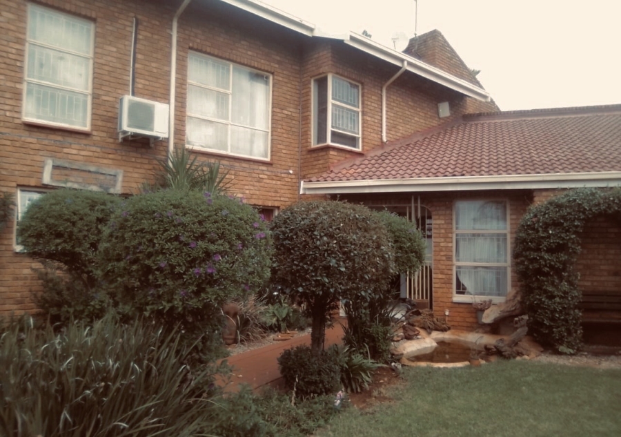 5 Bedroom Property for Sale in Dersley Gauteng
