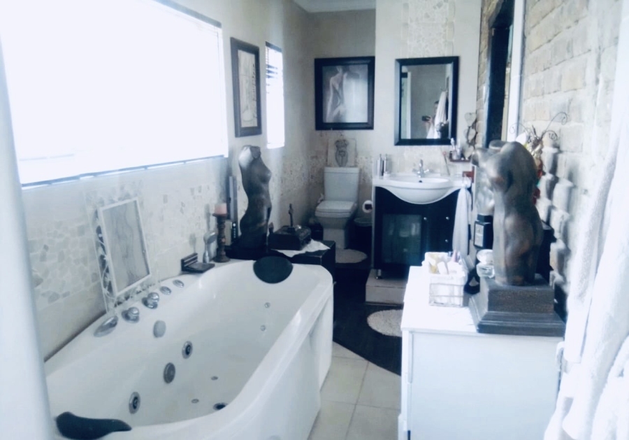 5 Bedroom Property for Sale in Dersley Gauteng