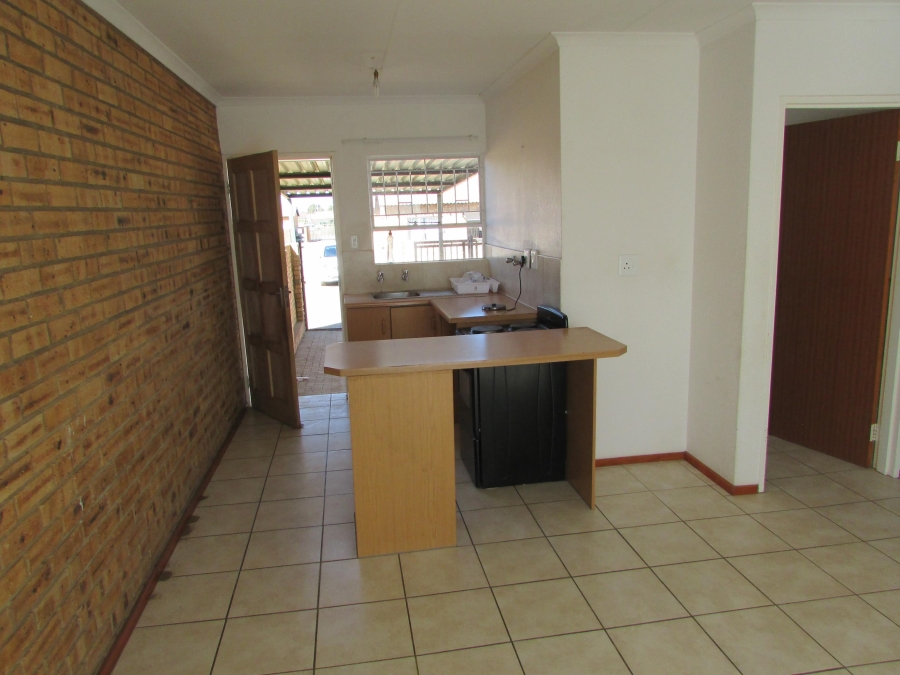 2 Bedroom Property for Sale in Finsbury Gauteng