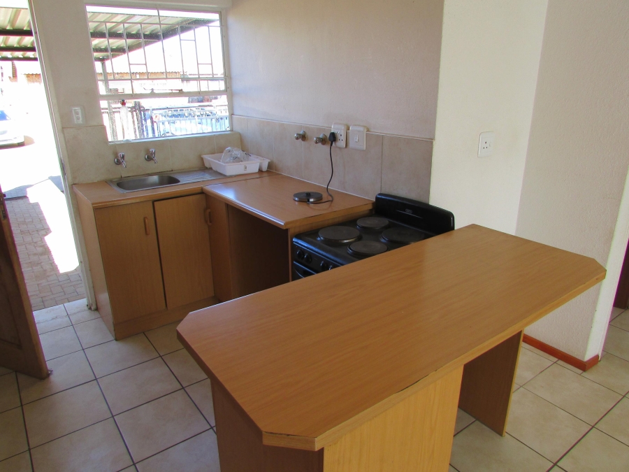 2 Bedroom Property for Sale in Finsbury Gauteng