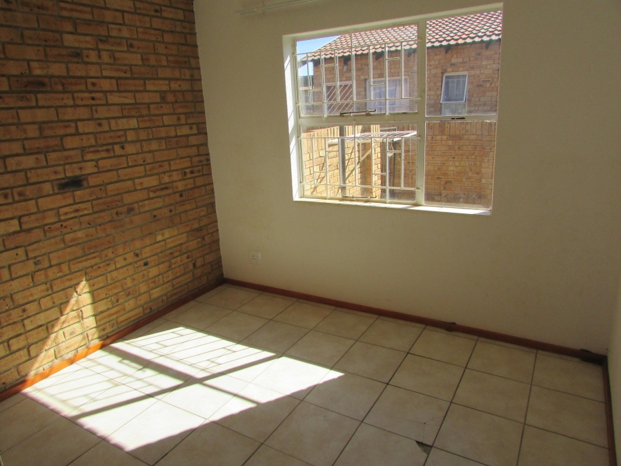 2 Bedroom Property for Sale in Finsbury Gauteng