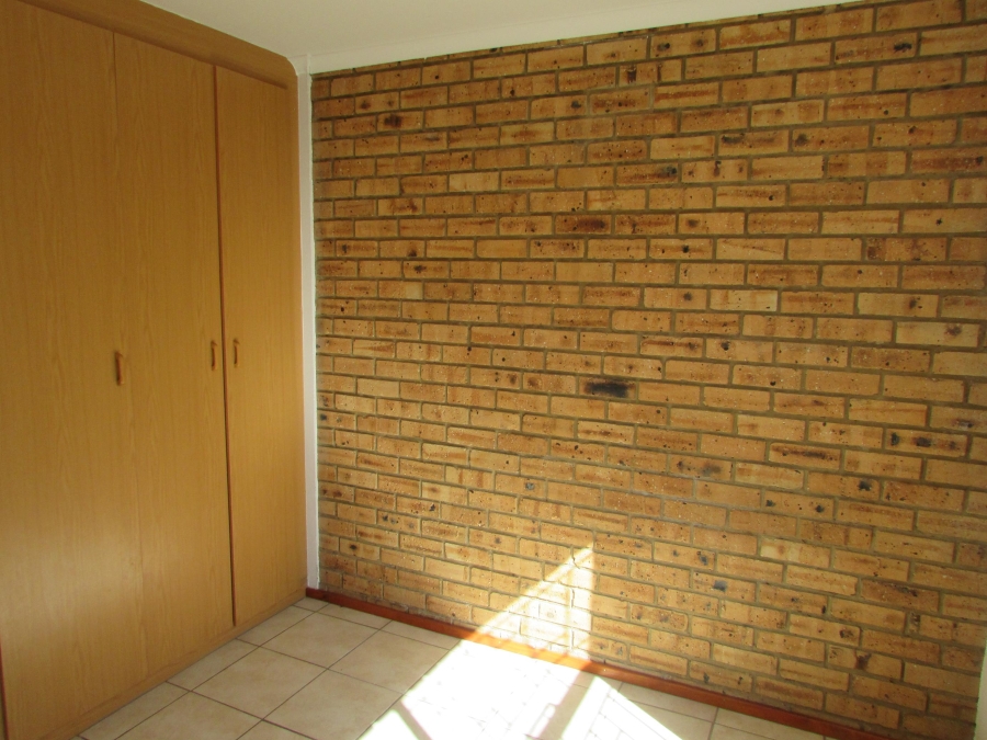 2 Bedroom Property for Sale in Finsbury Gauteng