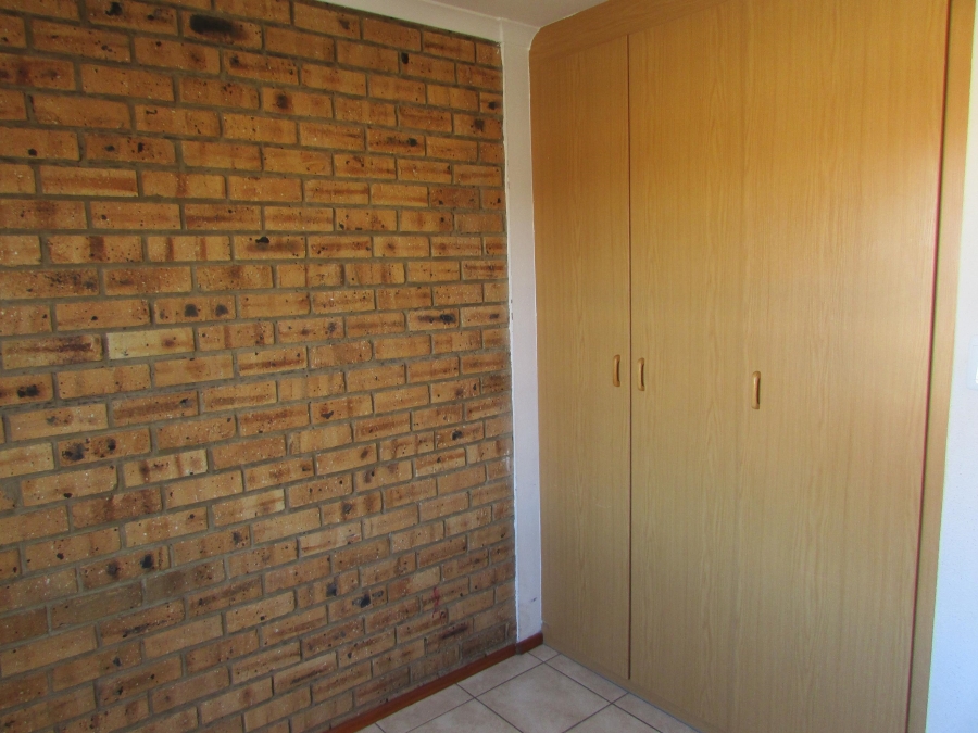 2 Bedroom Property for Sale in Finsbury Gauteng