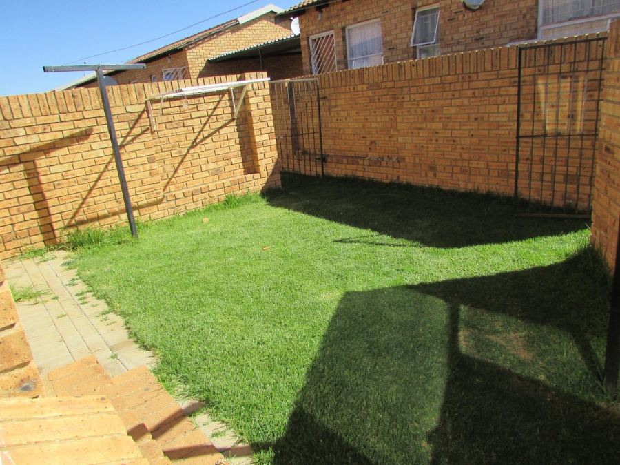 2 Bedroom Property for Sale in Finsbury Gauteng