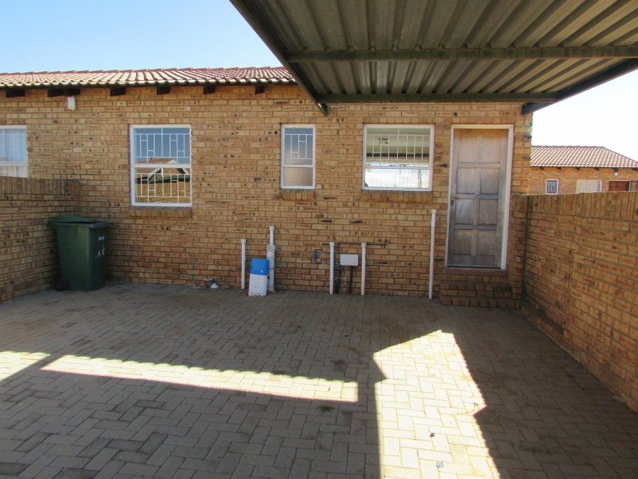 2 Bedroom Property for Sale in Finsbury Gauteng