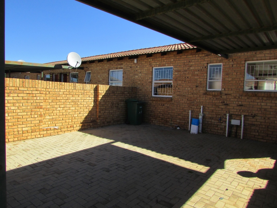 2 Bedroom Property for Sale in Finsbury Gauteng