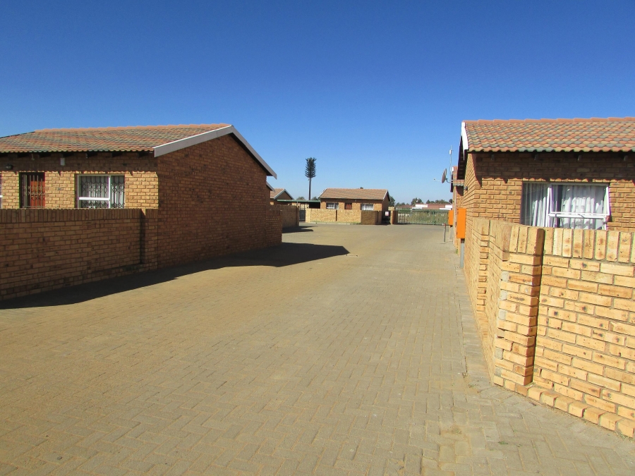 2 Bedroom Property for Sale in Finsbury Gauteng