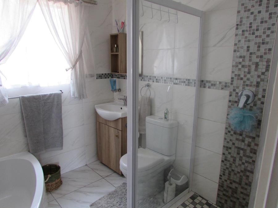 2 Bedroom Property for Sale in Eike Park Gauteng