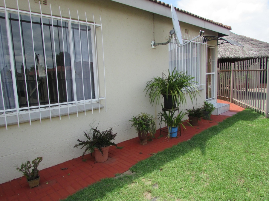 2 Bedroom Property for Sale in Eike Park Gauteng