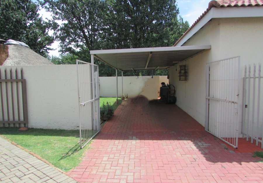 2 Bedroom Property for Sale in Eike Park Gauteng