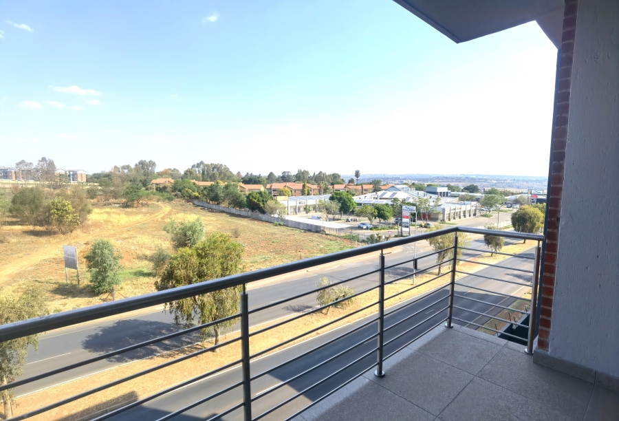 4 Bedroom Property for Sale in Die Hoewes Gauteng