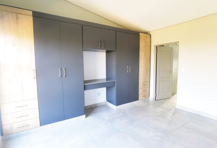 4 Bedroom Property for Sale in Die Hoewes Gauteng