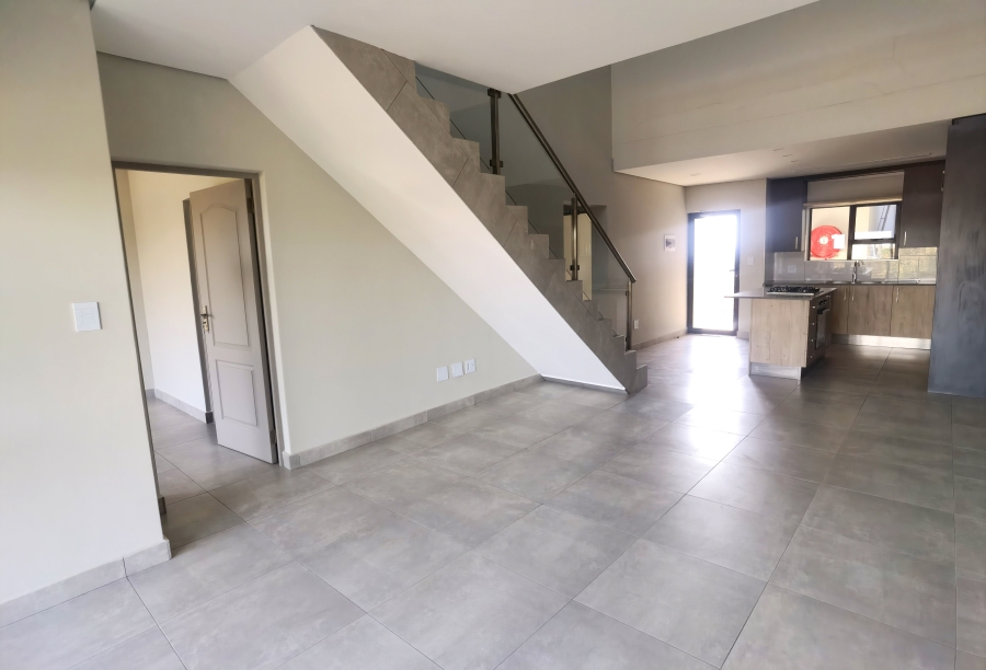 4 Bedroom Property for Sale in Die Hoewes Gauteng