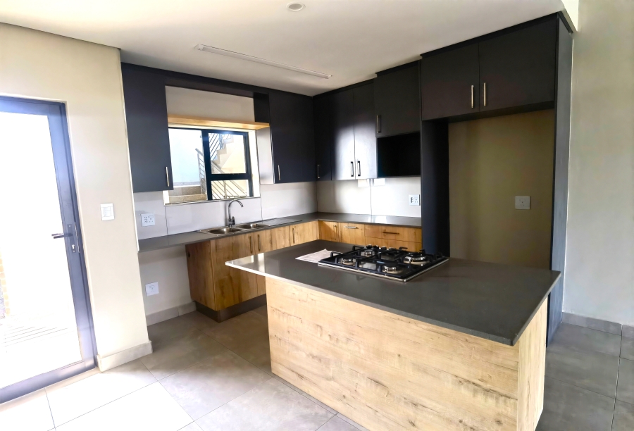 4 Bedroom Property for Sale in Die Hoewes Gauteng