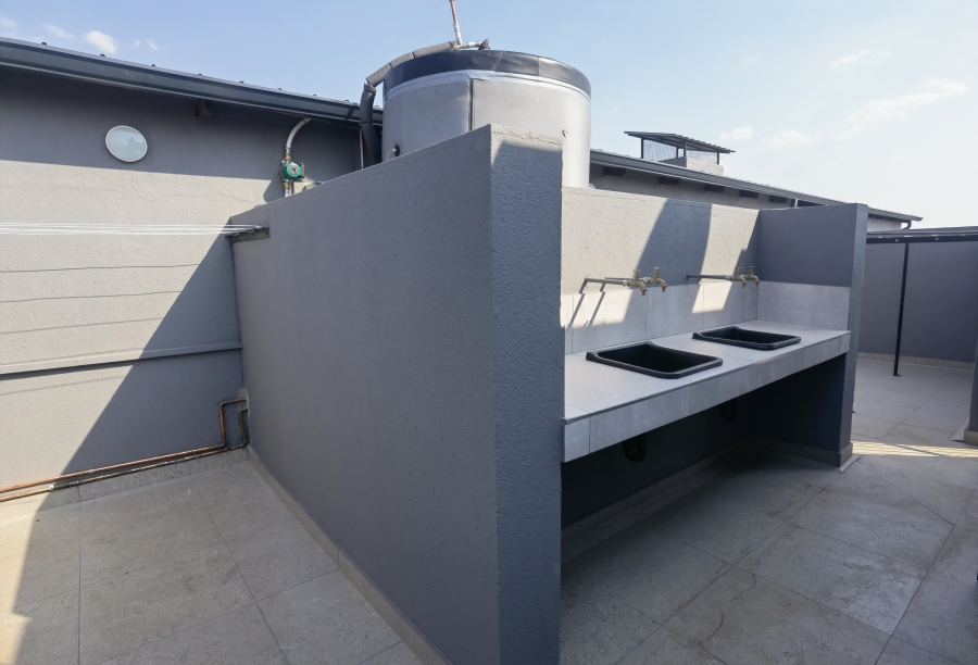 4 Bedroom Property for Sale in Die Hoewes Gauteng