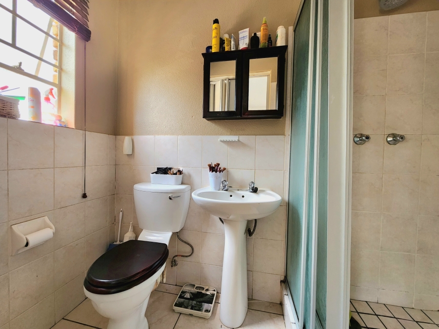 3 Bedroom Property for Sale in Wilgeheuwel Gauteng