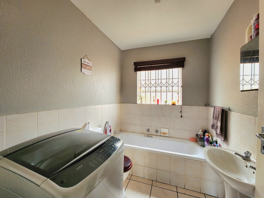 3 Bedroom Property for Sale in Wilgeheuwel Gauteng