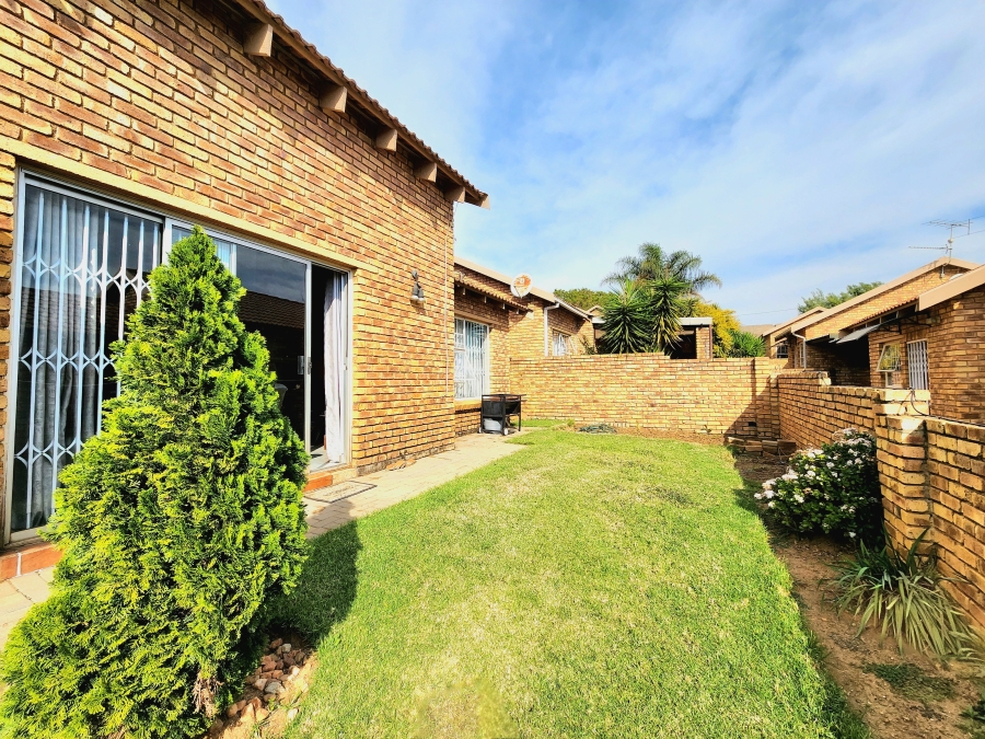 3 Bedroom Property for Sale in Wilgeheuwel Gauteng