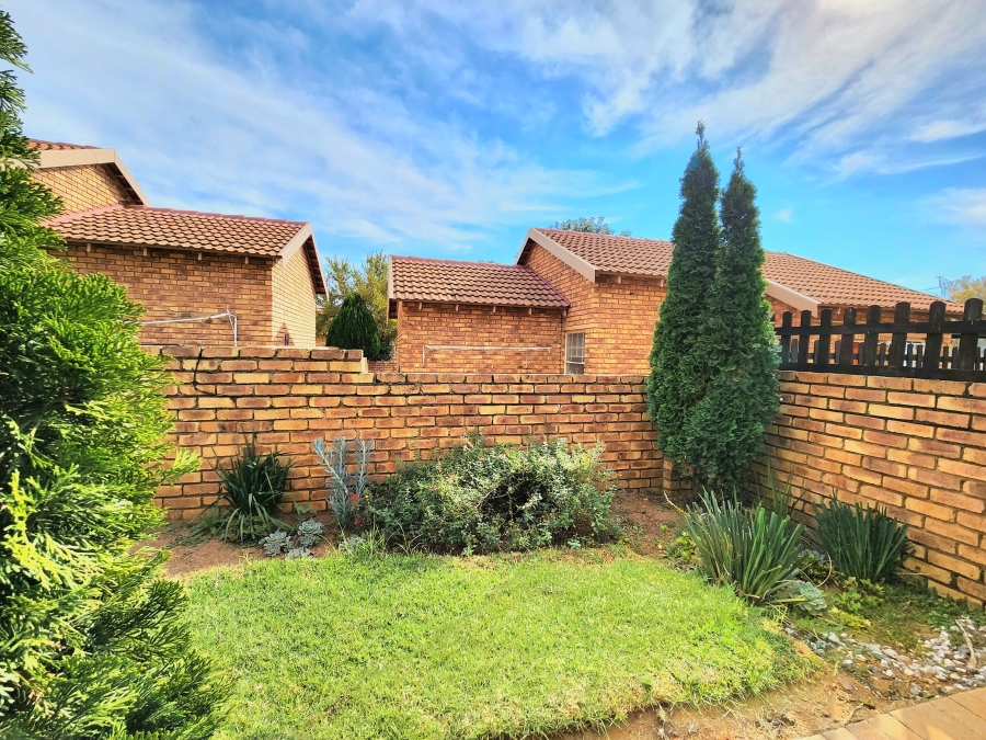 3 Bedroom Property for Sale in Wilgeheuwel Gauteng