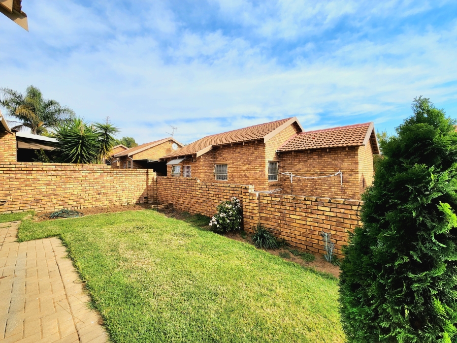 3 Bedroom Property for Sale in Wilgeheuwel Gauteng