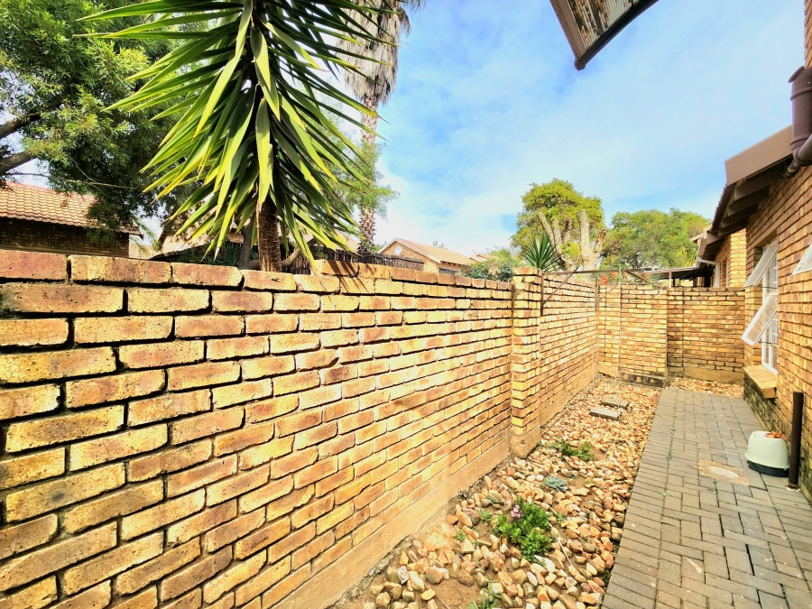 3 Bedroom Property for Sale in Wilgeheuwel Gauteng