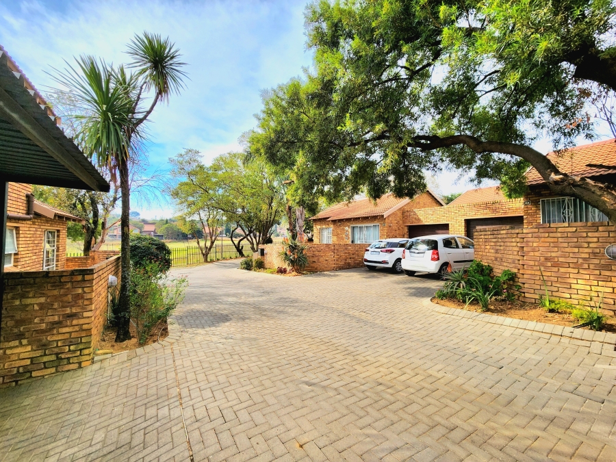 3 Bedroom Property for Sale in Wilgeheuwel Gauteng