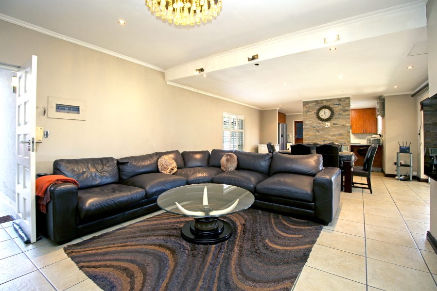 3 Bedroom Property for Sale in Waverley Gauteng