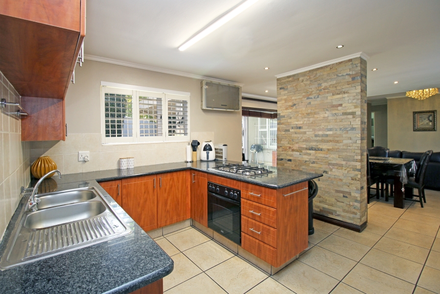 3 Bedroom Property for Sale in Waverley Gauteng